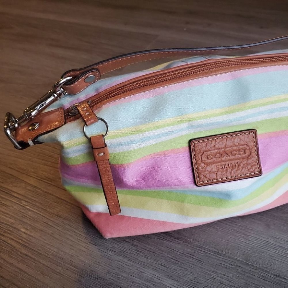 Coach Wristlet - Picture 3 of 8